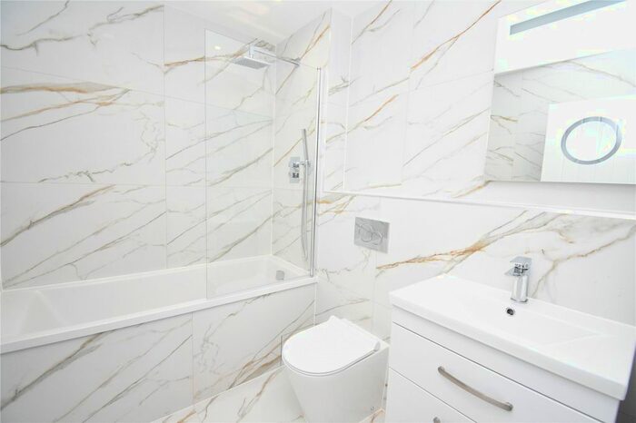 1 Bedroom Flat To Rent In Emerald House, A London Road, Newbury, Berkshire, RG14