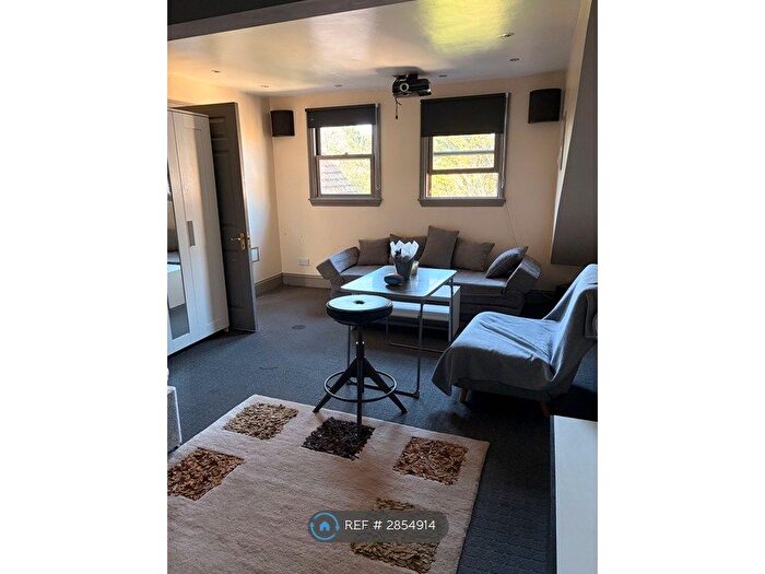 Studio To Rent In Madeley Road, London, W5