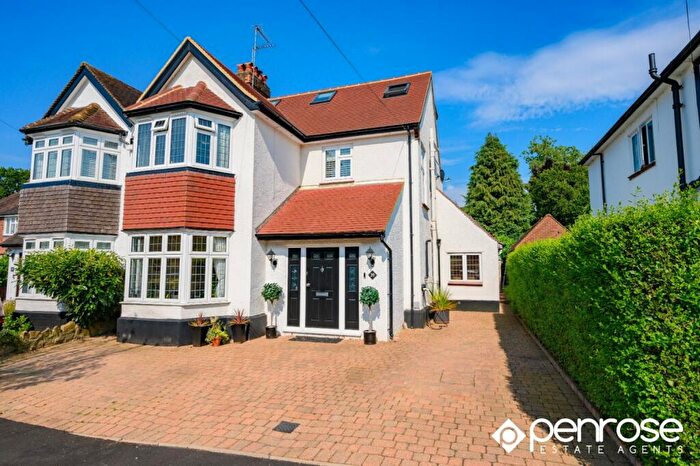 4 Bedroom Semi Detached House For Sale In Ludlow Avenue, Luton, Bedfordshire, LU1