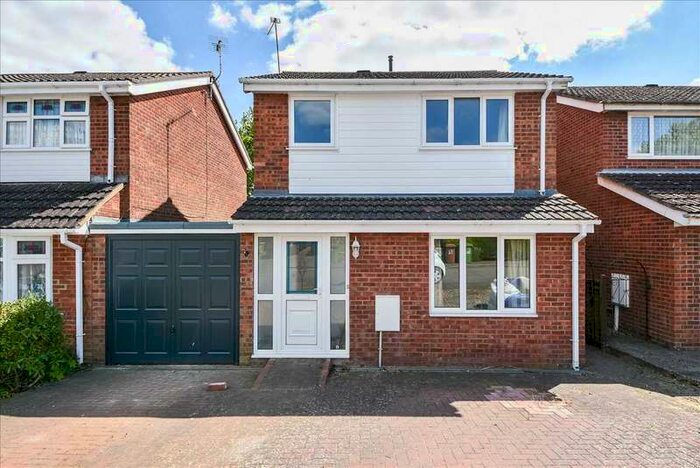 3 Bedroom Detached House To Rent In Tewkesbury Close, Wellingborough, NN8