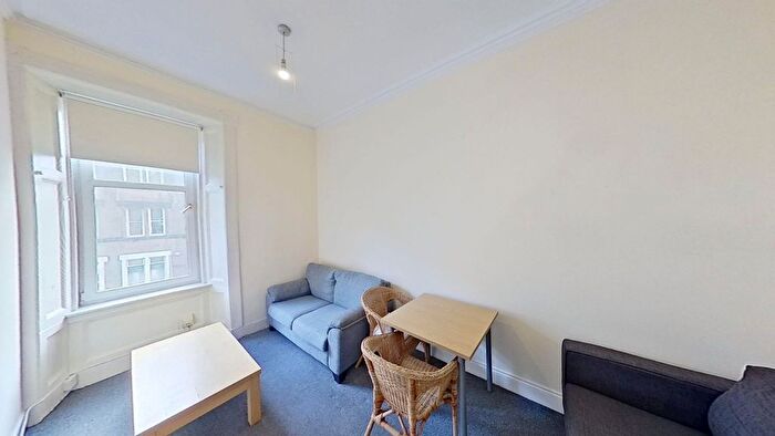 3 Bedroom Flat To Rent In Murieston Crescent, Edinburgh, EH11