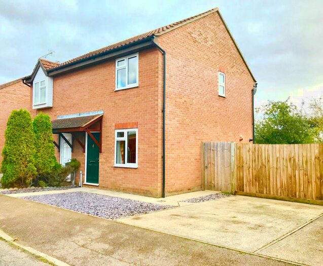 2 Bedroom House To Rent In Warwick Drive, IP32