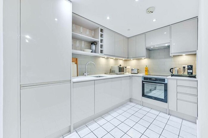 1 Bedroom Flat For Sale In Battersea Park Road, Battersea, London, SW11