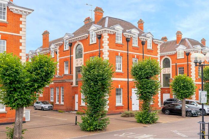 1 Bedroom Flat To Rent In Bluecoats Avenue, Hertford, SG14