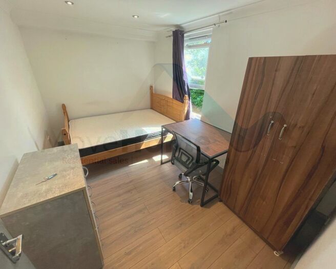 4 Bedroom Maisonette To Rent In Kings Cross Road, Kings Cross, WC1X