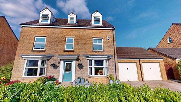 5 Bedroom Detached House For Sale In Aspen Grove, Northowram, Halifax, HX3