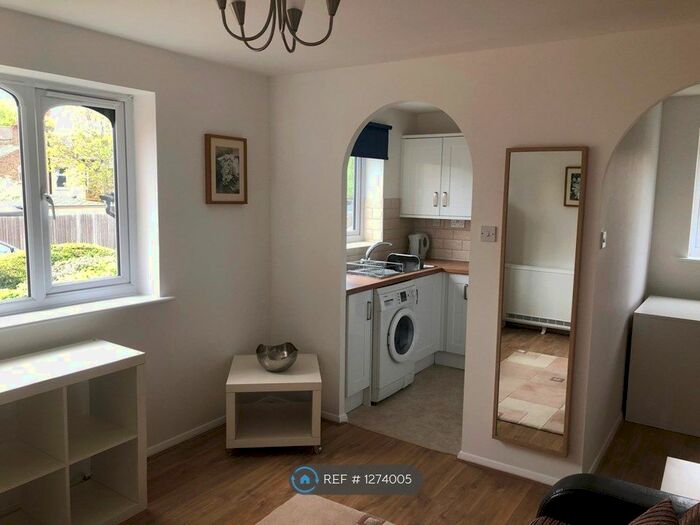 Studio To Rent In Burleigh Road, Enfield EN1