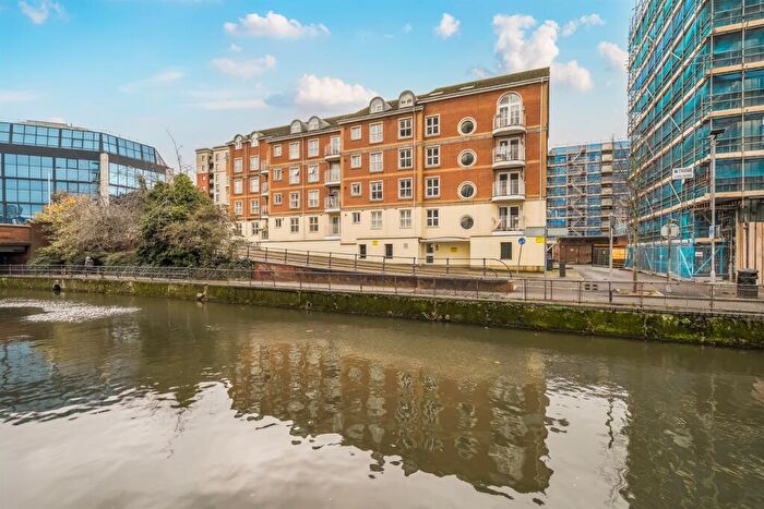 2 Bedroom Apartment To Rent In Grantley Heights, Kennet Side, Reading, RG1