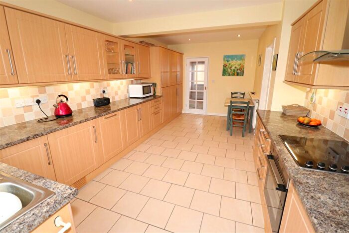 3 Bedroom Detached Bungalow For Sale In Eden Croft, Kenilworth, CV8