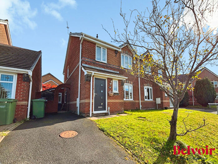 3 Bedroom Semi Detached House To Rent In Hodge Clough Road, Oldham, OL1