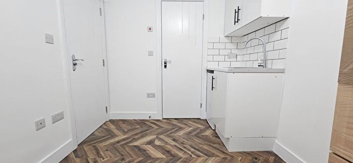 Studio To Rent In Fairholme Crescent, Hayes, UB4