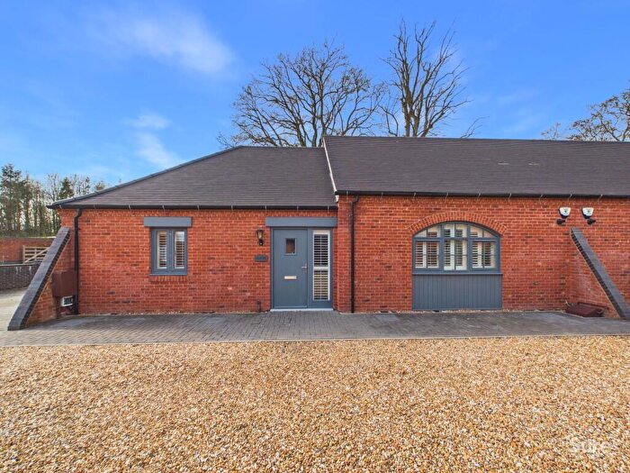 2 Bedroom Semi-Detached Bungalow To Rent In Dunstall Road, Tatenhill, DE13