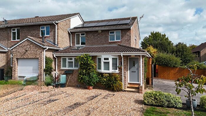 4 Bedroom End Terrace House For Sale In Willow Tree Glade, Calcot, RG31