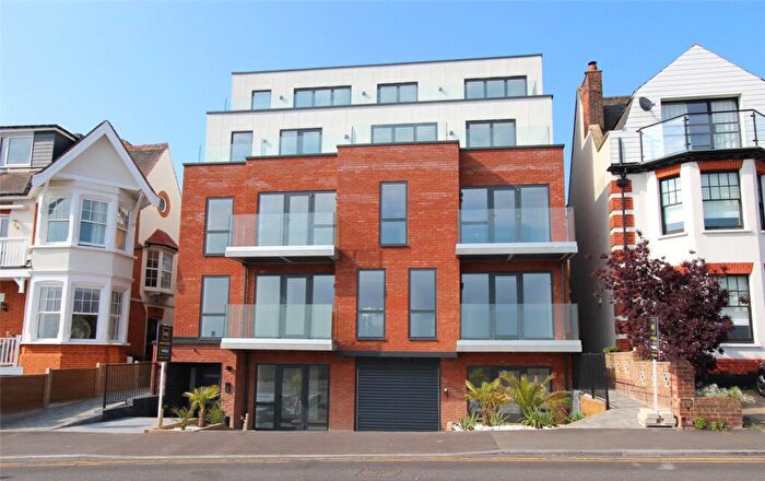 3 Bedroom Apartment For Sale In Grand Parade, Leigh-on-Sea, Essex, SS9
