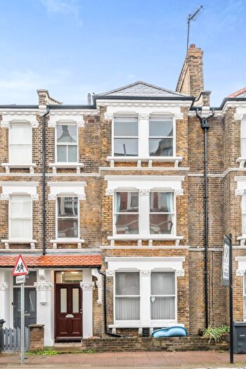 Flat To Rent In Brook Drive, Kennington, London, SE11