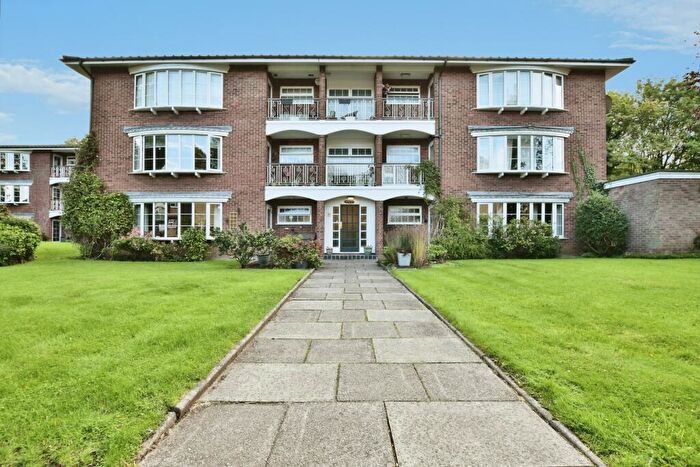 2 Bedroom Flat For Sale In Lynton Lane, Alderley Edge, Cheshire, SK9