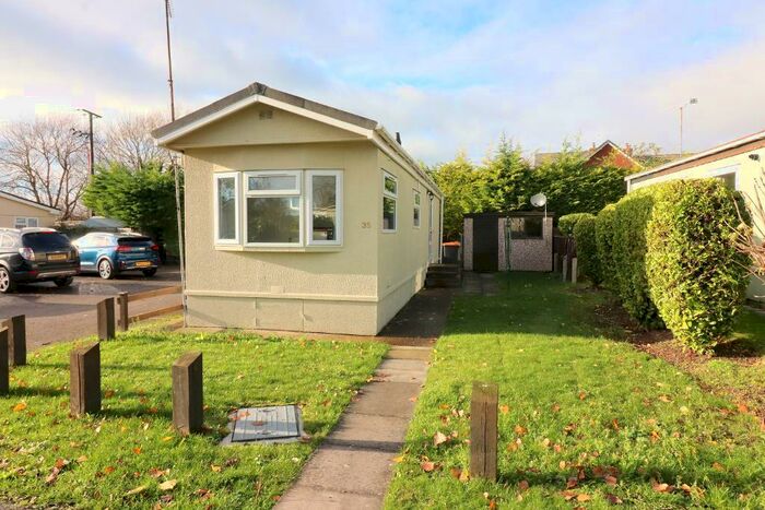 1 Bedroom Park Home To Rent In Castle Hill Road, Totternhoe, Dunstable, LU6