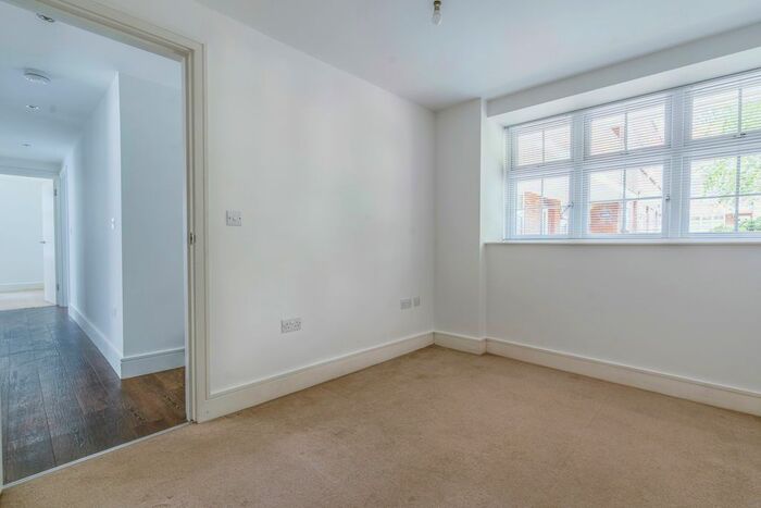 3 Bedroom Flat To Rent In Halton Road, London, N1