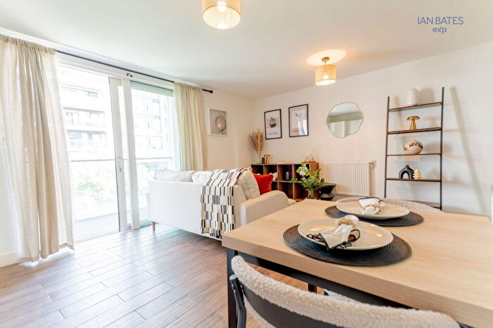 1 Bedroom Apartment For Sale In Roseberry Place, London, E8