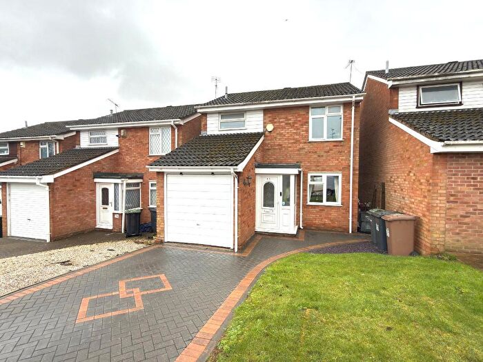 3 Bedroom Detached House For Sale In Buckingham Drive, Stopsley, Luton, Bedfordshire, LU2