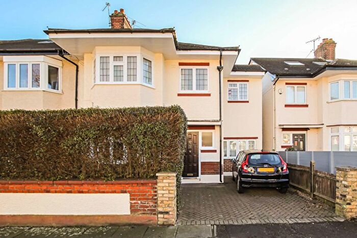 Studio To Rent In Niagara Avenue, London, W5