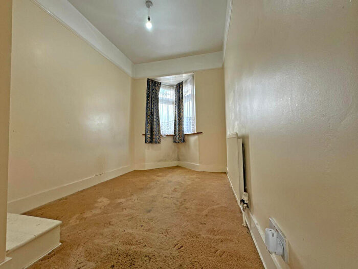 3 Bedroom Terraced House For Sale In Brockenhurst Gardens, Ilford, IG1