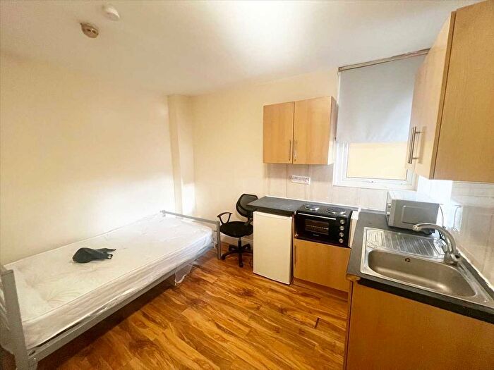 1 Bedroom Studio To Rent In Hanger Lane, Ealing, W5