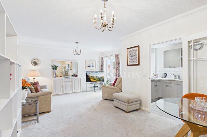 1 Bedroom Apartment For Sale In King Edward Avenue, Dartford, Kent, DA1