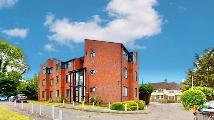 1 Bedroom Flat For Sale In Canberra Close, Hendon, London, NW4