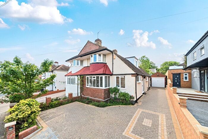 3 Bedroom Semi Detached House For Sale In Treewall Gardens, Bromley, Kent, BR1