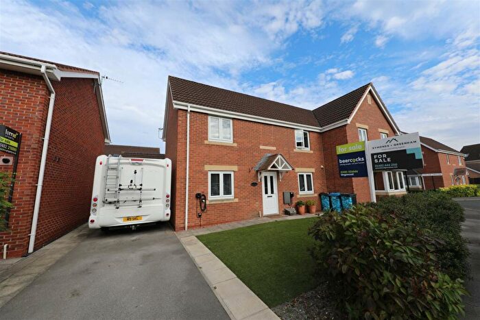 3 Bedroom Semi-Detached House For Sale In Woodheys Park, Kingswood, Hull, HU7