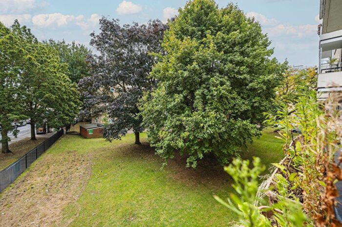 2 Bedroom Flat To Rent In Catherall Road, Highbury, London, N5