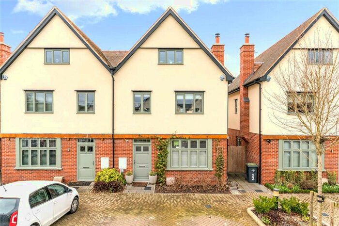 3 Bedroom Semi-Detached House For Sale In Thorpe Lea Close, Great Chesterford, Saffron Walden, Essex, CB10