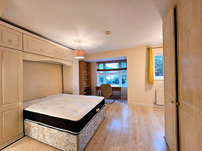 5 Bedroom Terraced House To Rent In Keats Close, Bermondsey, SE1