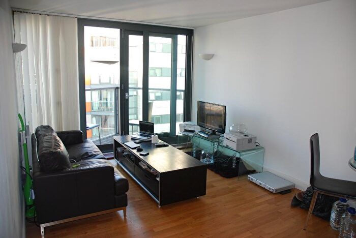 1 Bedroom Flat To Rent In Proton Tower, Blackwall Way, Docklands, London, E14