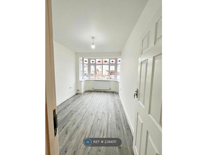 2 Bedroom Flat To Rent In The Sunny Road, Enfield, EN3