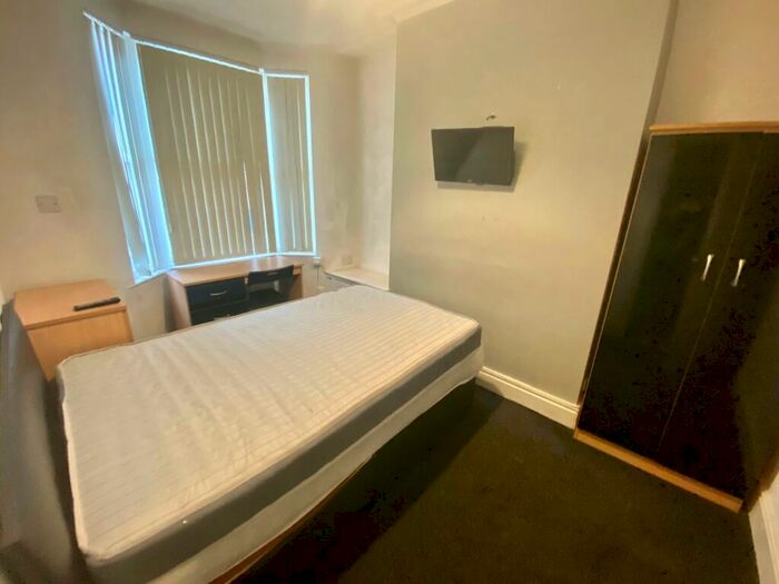 3 Bedroom Terraced House To Rent In Hinton Street, L6