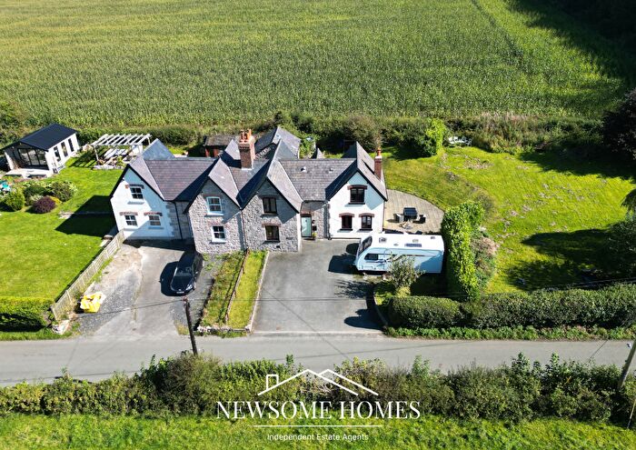 4 Bedroom Semi-Detached House For Sale In Gelli Road, Pen-Yr-Allt, Trelogan, CH8