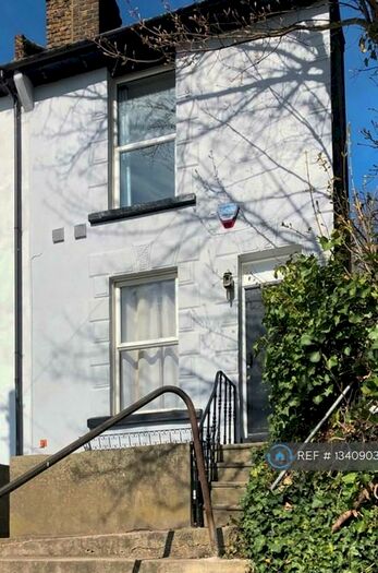 2 Bedroom Flat To Rent In Chatham, Chatham, ME5