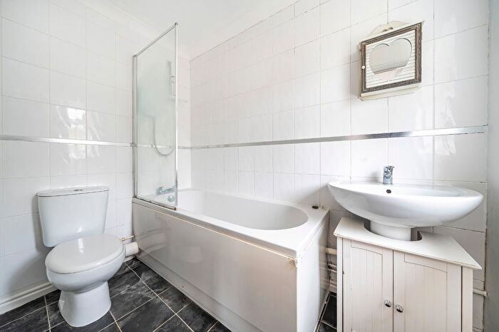 1 Bedroom Flat For Sale In Millbridge Gardens, Sholing, Southampton, Hampshire, SO19