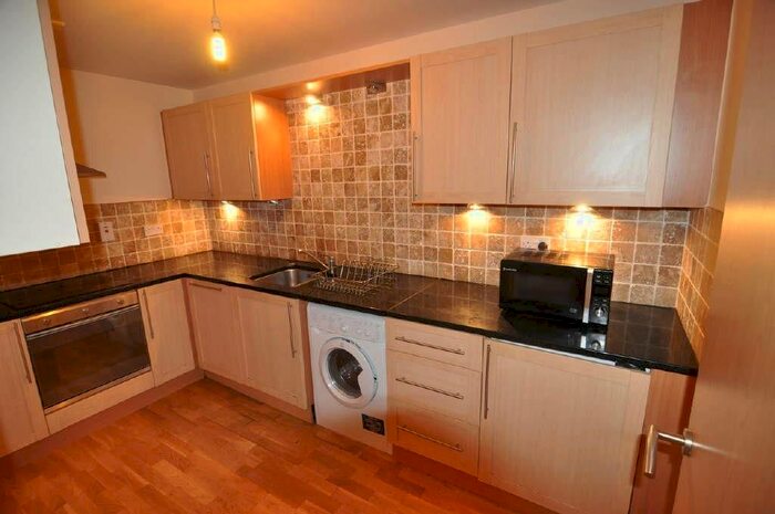 2 Bedroom Flat To Rent In Stonegate House, Stone Street, Bradford, BD1