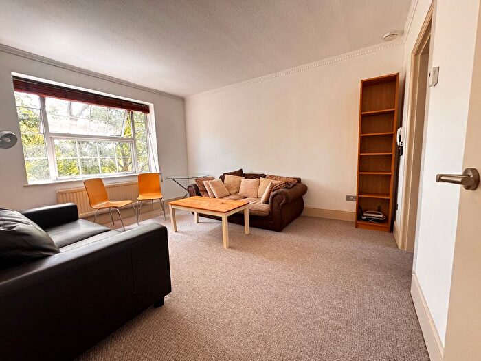 2 Bedroom Flat To Rent In Halton Road, Islington, Canonbury, London, N1