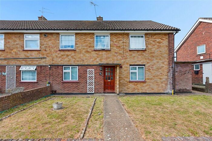 2 Bedroom Maisonette For Sale In Roseberry Gardens, Upminster, RM14