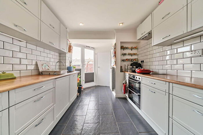 3 Bedroom Terraced House For Sale In Paddock Road, Basingstoke, RG22