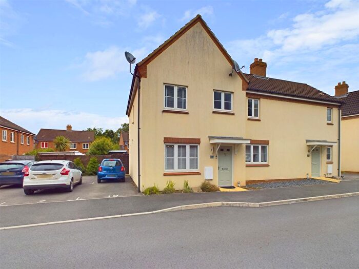 3 Bedroom Semi Detached House For Sale In Deopham Green, Kingsway, Quedgeley, Gloucester, GL2