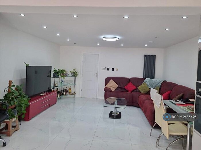 4 Bedroom Terraced House To Rent In Vanguard, London, NW9