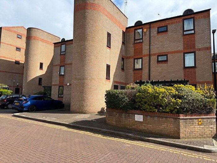 1 Bedroom Flat To Rent In Caledonian Wharf London, London, E14