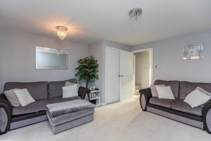 3 Bedroom Semi-detached House For Sale In Aspen Court, Normanton, WF6