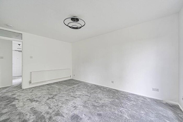 2 Bedroom Flat To Rent In Hanselin Close, Stanmore, HA7