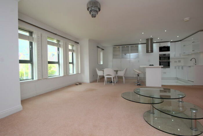 2 Bedroom Apartment To Rent In Winton Drive, Flat /, Kelvinside, G12